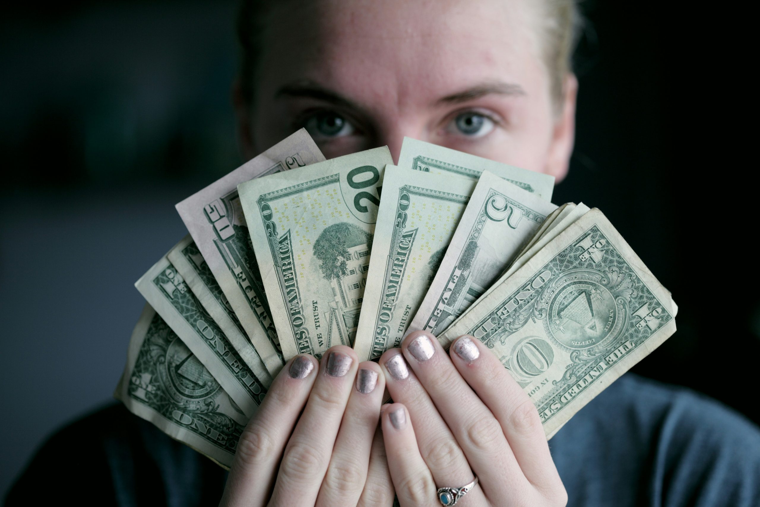 dinero sin estudios